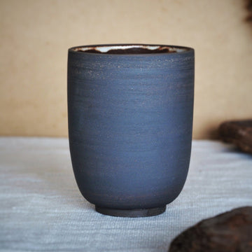 vaso yunomi en acabado negro piedra