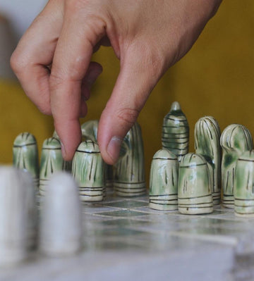 Juego de ajedrez con tablero en forma de 4 azulejos verde - blanco