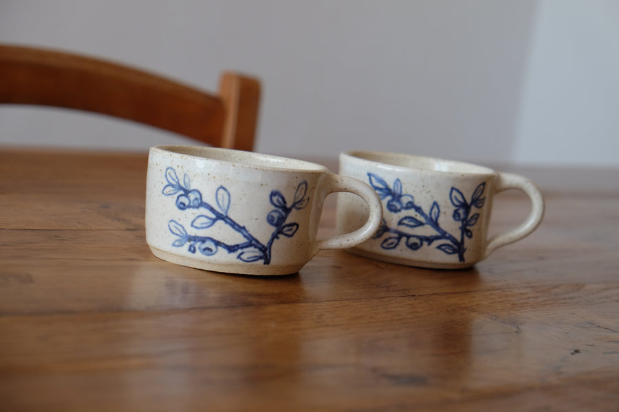 Juego de 2 tazas con motivo de frutos del bosque
